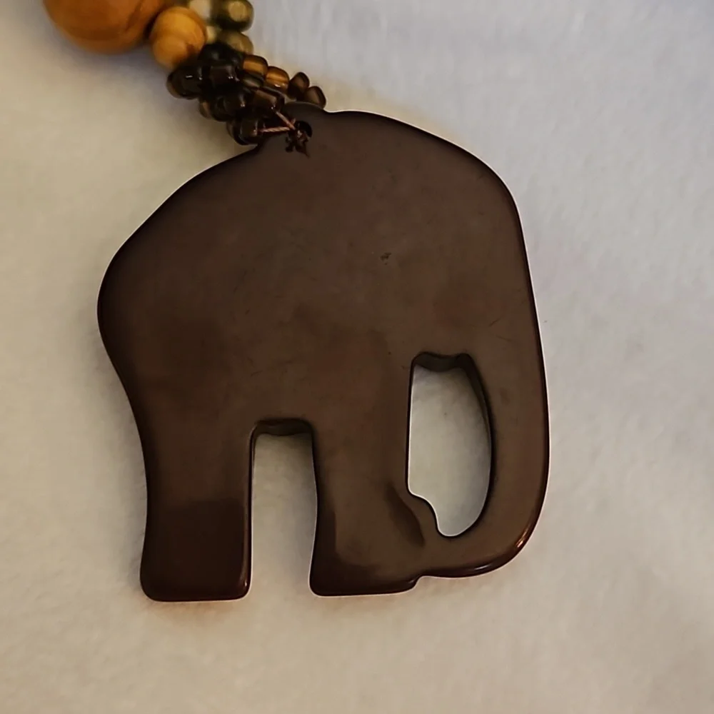 VTG 1980s African Elephant Pendant Tribal Ethnic Wood Bead Assymetric Necklace